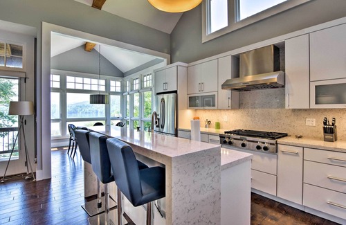 Santeetlah House | Lake Santeetlah Home w/Gas Grill, Walk to Marina!