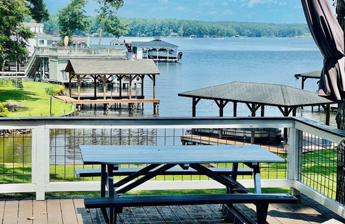 Milledgeville House | Lake Sinclair Getaway- Lakefront with Dock