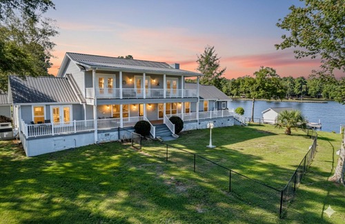 Milledgeville House | Lake Sinclair Waterfront – Peaceful 270° Peninsula