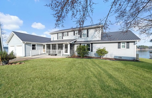 Milledgeville House | Lake Sinclair Waterfront – Peaceful 270° Peninsula