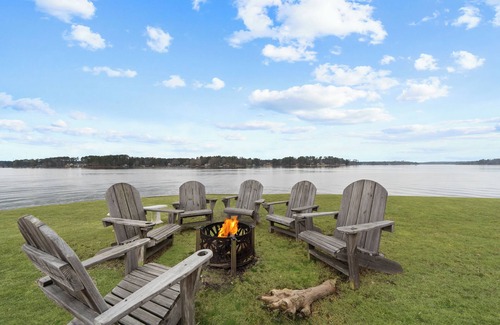 Milledgeville House | Lake Sinclair Waterfront – Peaceful 270° Peninsula