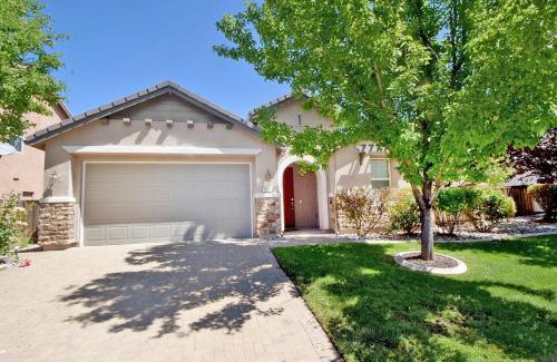 Reno House | Lake Tahoe Reno 4 Bedrooms Full Kitchen King Bed