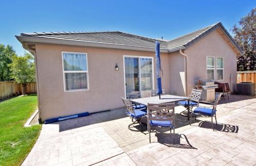 Reno House | Lake Tahoe Reno 4 Bedrooms Full Kitchen King Bed