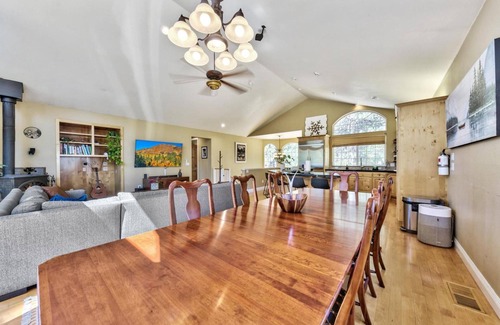 Tahoe Paradise Cabin | Lake Tahoe Ski Base Camp: National Forest Land, Hot Tub, Pool Table, Pet Friendly