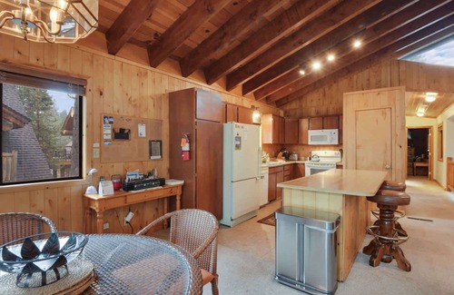 Tahoma House | Lake Tahoe Treasure! Minutes from Beach & Skiing