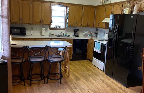 Kingston House | Lake Texoma home, Cardinal Cove Area, beach & boat ramps nearby.