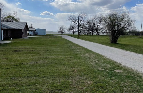 Kingston House | Lake Texoma home, Cardinal Cove Area, beach & boat ramps nearby.