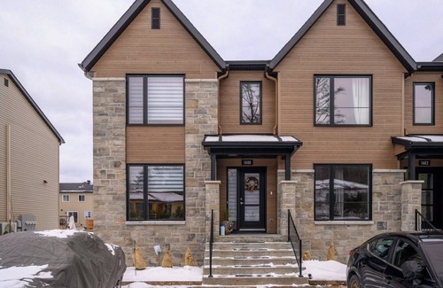 Mont-Tremblant House | Lake Thibault Edge House Long term rental Mont Tremblant Ski Skate Golf