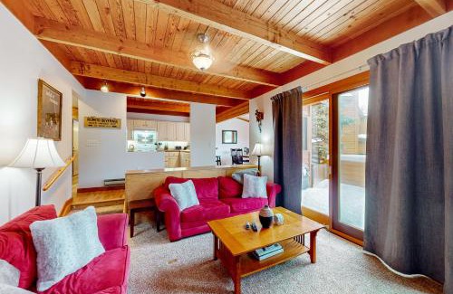 Keystone House | Lake to Mountain