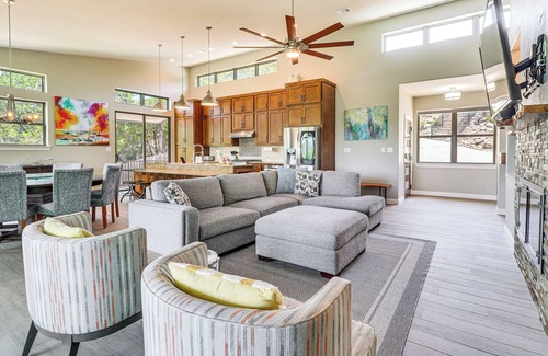Leander House | Lake Travis House w/Private Dock, Pool & Hot Tub!