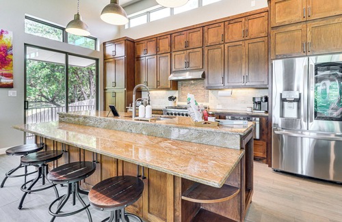 Leander House | Lake Travis House w/Private Dock, Pool & Hot Tub!