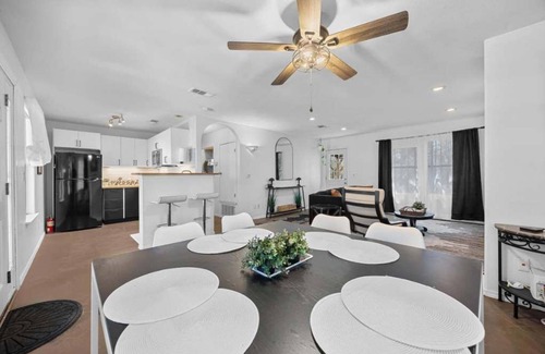 Apache Shores House | Lake Travis Stylish Retreat for Groups