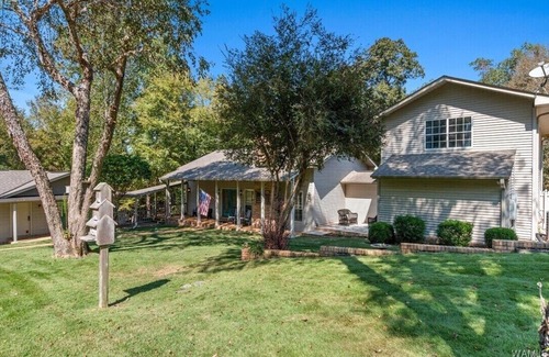 Northport House | Lake Tuscaloosa home on two acres. 12 miles to University of Alabama.