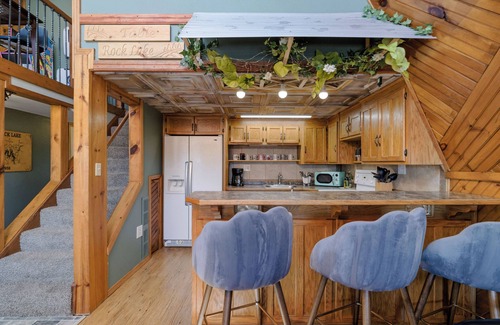Lampe Ski Chalet | Lake View, 3 Decks, King Bed, Fire Pit, Dogwood Canyon-15 min.