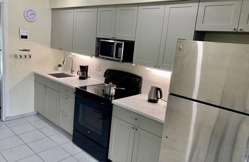 Hallandale Beach House | ★Lake View B★Extended Stays Welcomed, Pets Allowed