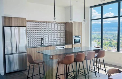 Downtown Kelowna Apartment | Lake View Condo 3 in Kelowna