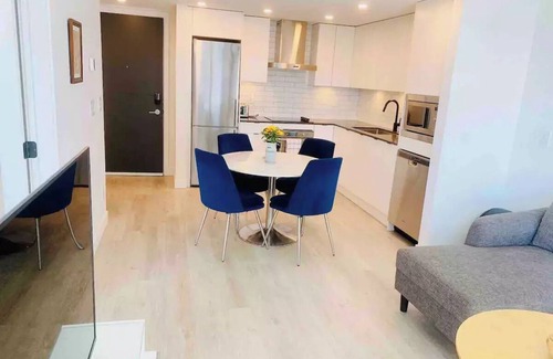 Downtown Kelowna Apartment | Lake View Condo 3 in Kelowna