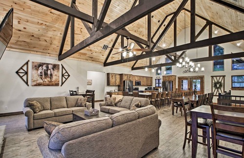 Branson Cabin | Lake View | Game Room | King Beds | Hot Tub | Pool