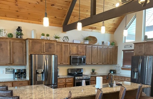 Branson Cabin | Lake View | Game Room | King Beds | Hot Tub | Pool