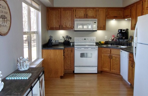 Bronston House | Lake View Home on Beautiful Lake Cumberland - Watson's INN the Woods