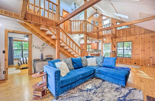 Bernice House | Lake-View Home w/Deck + Gas Grill in Bernice!
