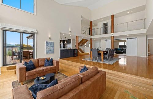 East Jindabyne House | Lake View Retreat