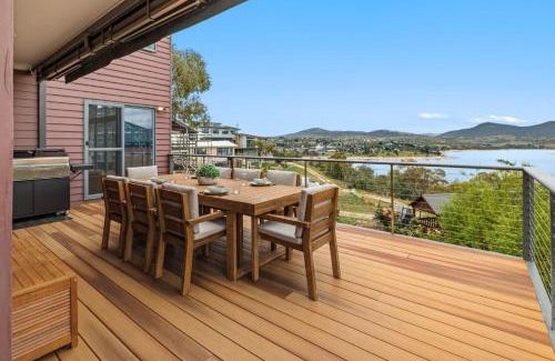 East Jindabyne House | Lake View Retreat