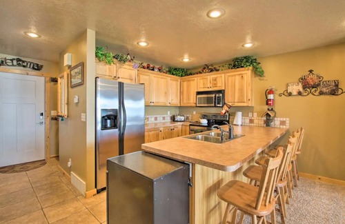Garden City Condo | LAKE VIEW RETREAT CONDO/1 block Marina/Resort pool,hot tub & tennis courts