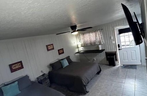 Samburg Apartment | Lake view room on Reelfoot Lake