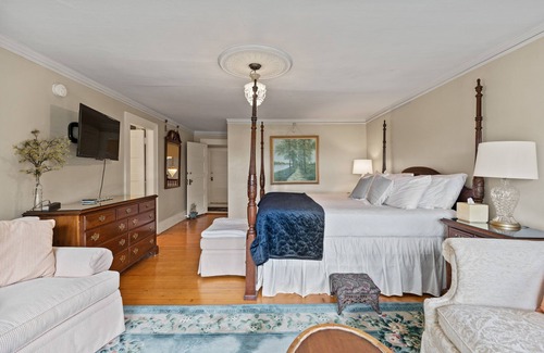 Phippsburg Bed & Breakfast | Lake View Suite with wall of windows w south exposure, Large King, Ensuite Bath