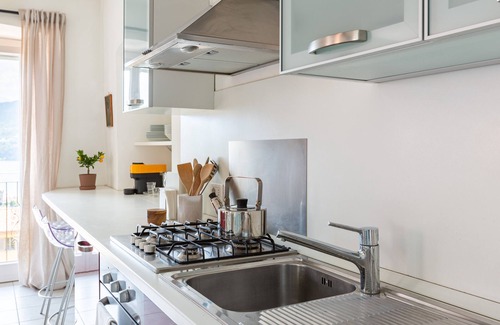 Azzano Apartment | Lake View Terrace Apartment