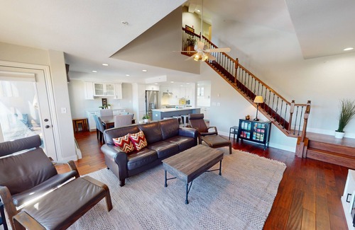 Frisco Condo | Lake View! Updated Penthouse! Elevator, Hot Tub. Walk/Drive to Dining, Marina