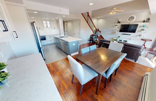 Frisco Condo | Lake View! Updated Penthouse! Elevator, Hot Tub. Walk/Drive to Dining, Marina