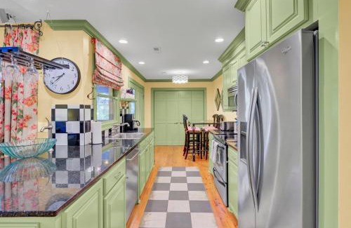 Isle of Palms House | Lake Village Cottage 18