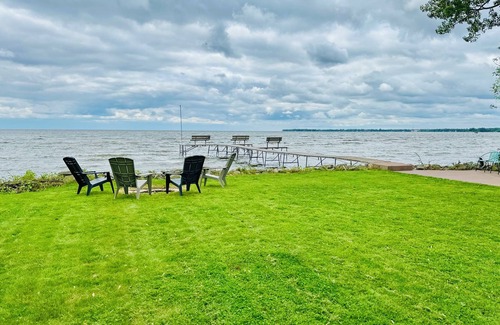 Fox Crossing Cottage | Lake Winnebago Getaway!