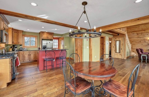 Moultonborough Cabin | Lake Winnipesaukee, Suissevale Modern Cabin