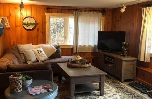 Meredith House | Lake Winnipesaukee - Meredith Lakefront Cottage