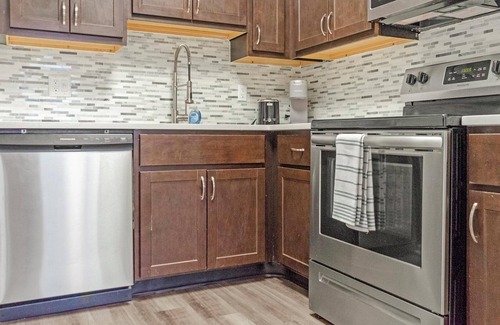 Indianapolis Apartment | LakeCastleton 1BD 4 - One Bedroom Apartment, Sleeps 2