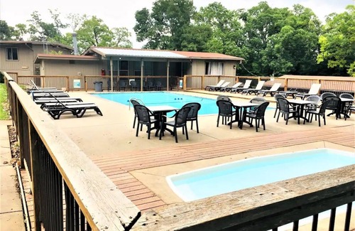 Indian Point Condo | Lakefront 2 Bedroom Condo - 12x28 Boat slip included -near Silver Dollar City