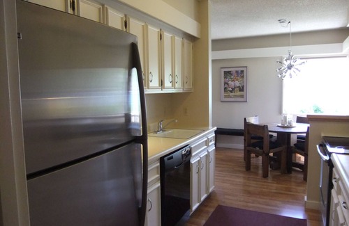 Chelan Condo | Lakefront 2B/2B Condo in Spader Bay Condos Close to Downtown Chelan