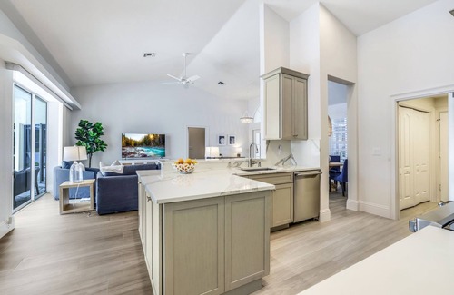 Central Naples House | Lakefront 3-bedroom pool house in Briarwood. Morning sunrise!