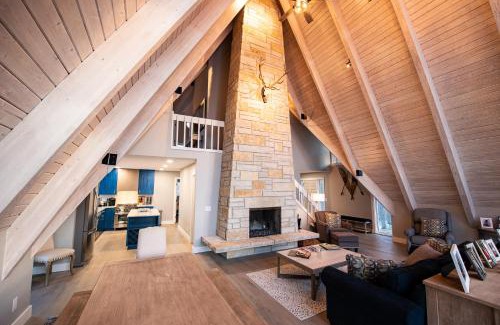Leland House | Lakefront 3BDR Luxury Home at High Bluffs Lodge 4171