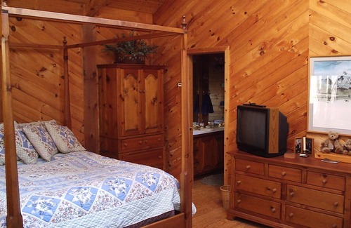 Mayfield House | Lakefront 3BR cabin on the shores of the Great Sacandaga Lake!