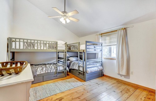 Algonquin Highlands Ski Chalet | Lakefront, 4000sq/f, Gym, Beach, Hot Tub, Sauna