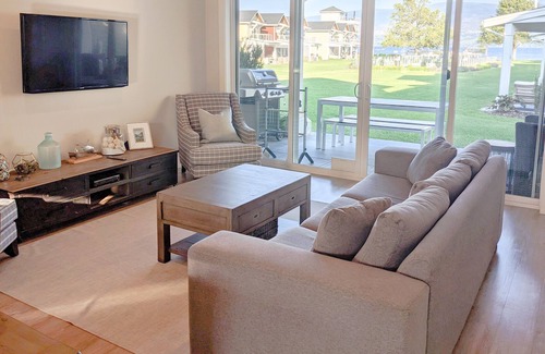 Central Okanagan Cottage | Lakefront Boucherie Beach Resort Cottage