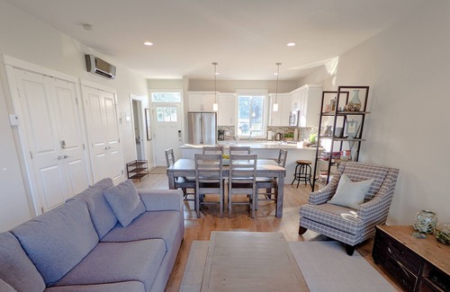Central Okanagan Cottage | Lakefront Boucherie Beach Resort Cottage