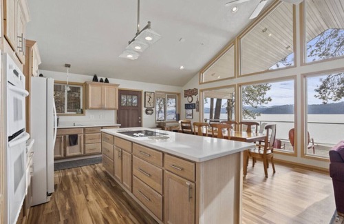 Worley Cabin | Lakefront Cabin Retreat with Stunning CDA Views