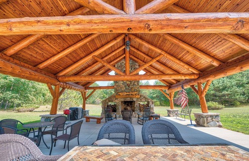 Levering Cottage | Lakefront Cabin w/Beach Access: Levering Retreat