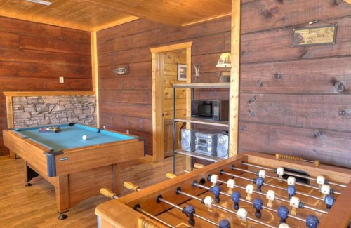 Gatlinburg - Pigeon Forge Cabin | Lakefront Cabin with Outdoor Pool, Close to Pigeon Forge.