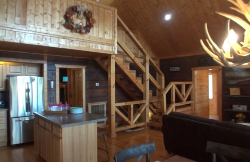 Gatlinburg - Pigeon Forge Cabin | Lakefront Cabin with Outdoor Pool, Close to Pigeon Forge.